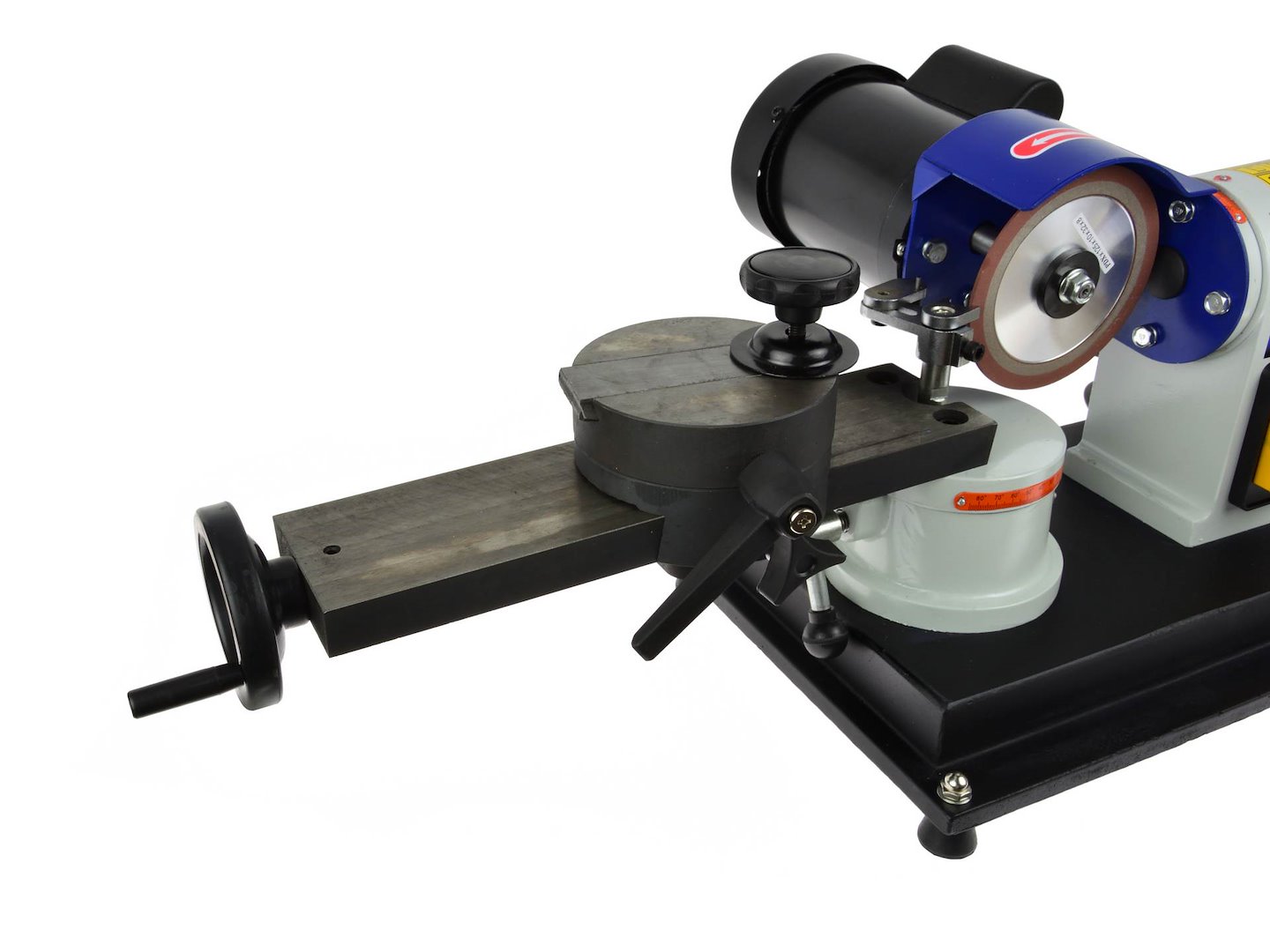 Brouško pro zaostřování řetězových pil Geko 108 mm 65 W 6700 ot./min — V provozu