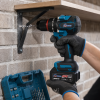 10 montáž police ve workshopu